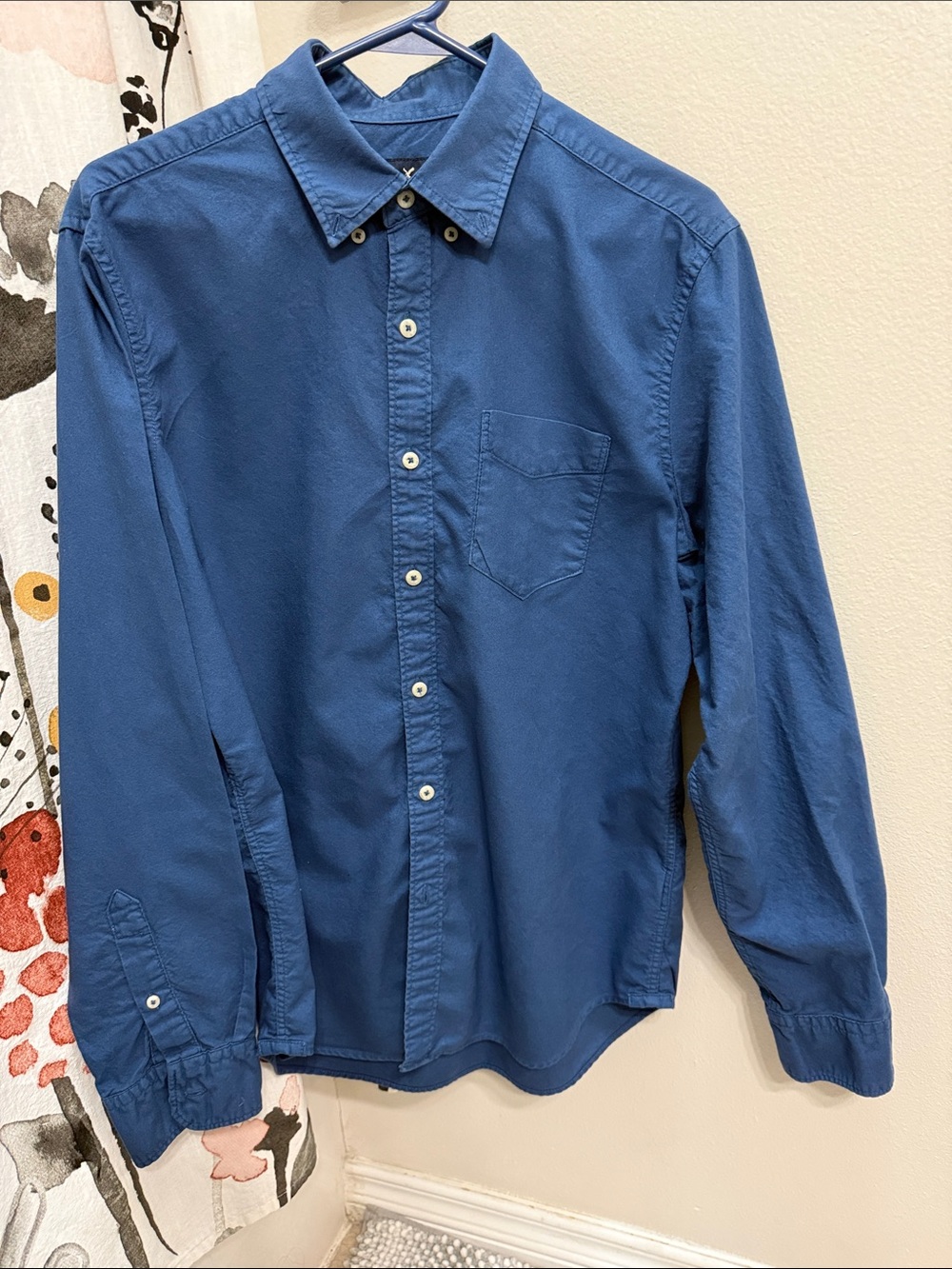 Men's American Eagle Outfitters Blue Long-Sleeve Button-Down Shirt. Size M